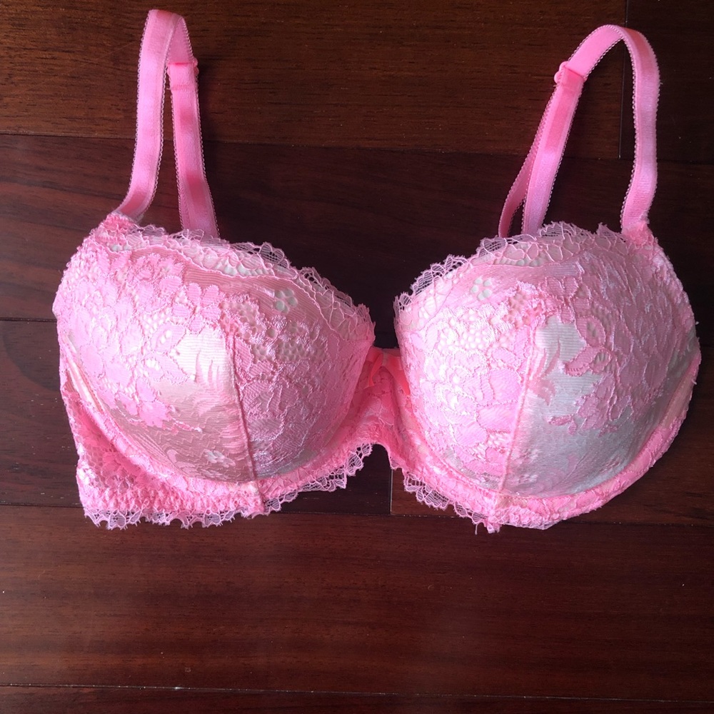 NWT Victoria’s Secret Dream Angels Bra! 🌺